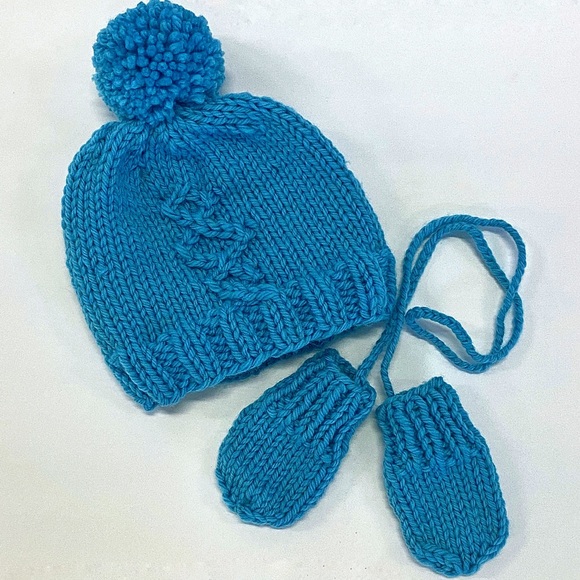 NWT Hand Knit Mommy and Me Winter Set